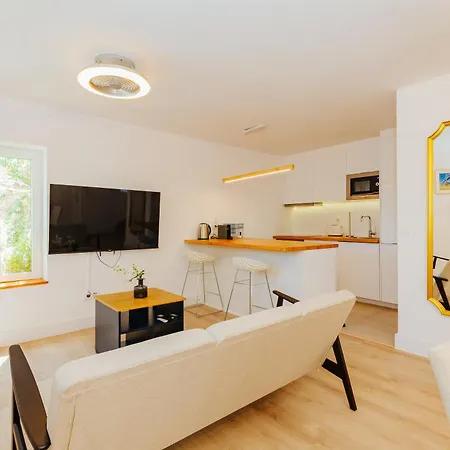 New Amazing Cozy House In The Heart Будинок відпочинку Лісабон